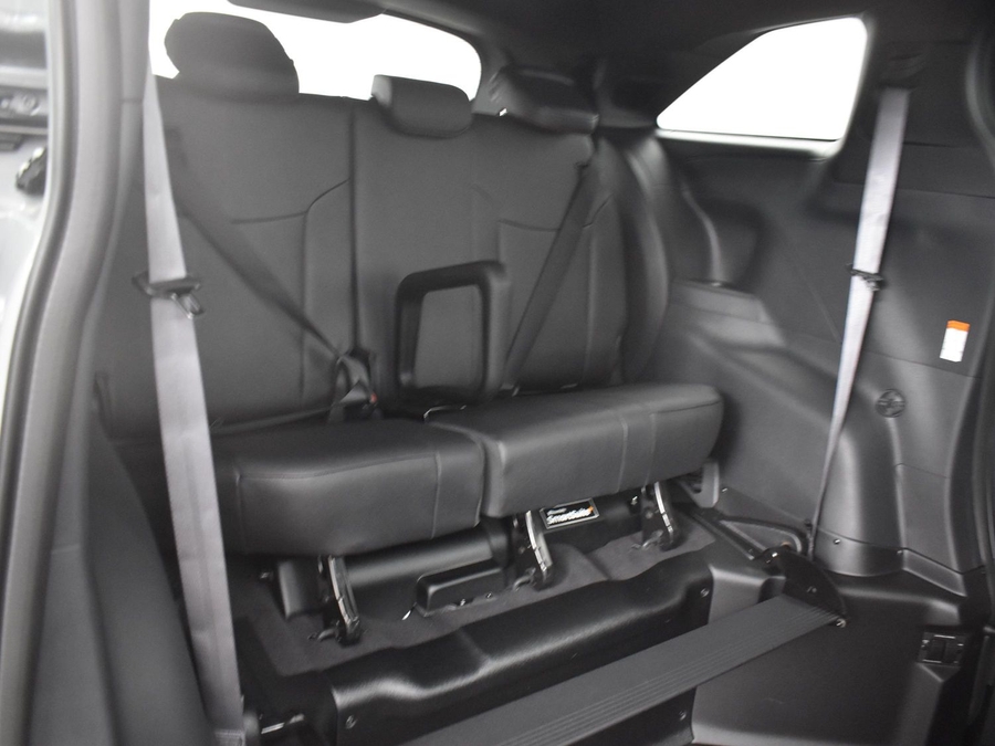 New 2025 Toyota Sienna Hybrid XSE Sport - BraunAbility Side Entry Entry Fold Out Automatic Ramp