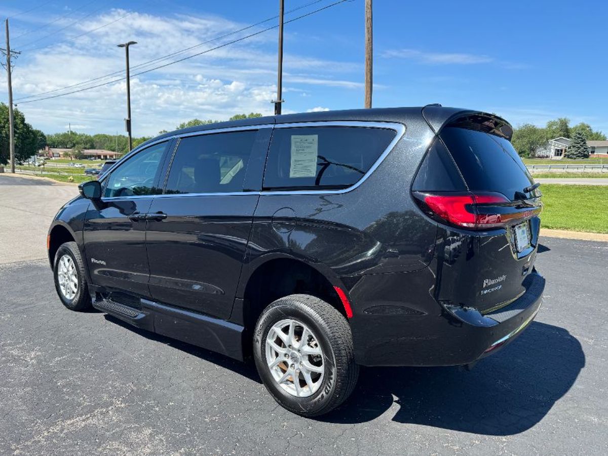 2023 CHRYSLER PACIFICA - Image 14