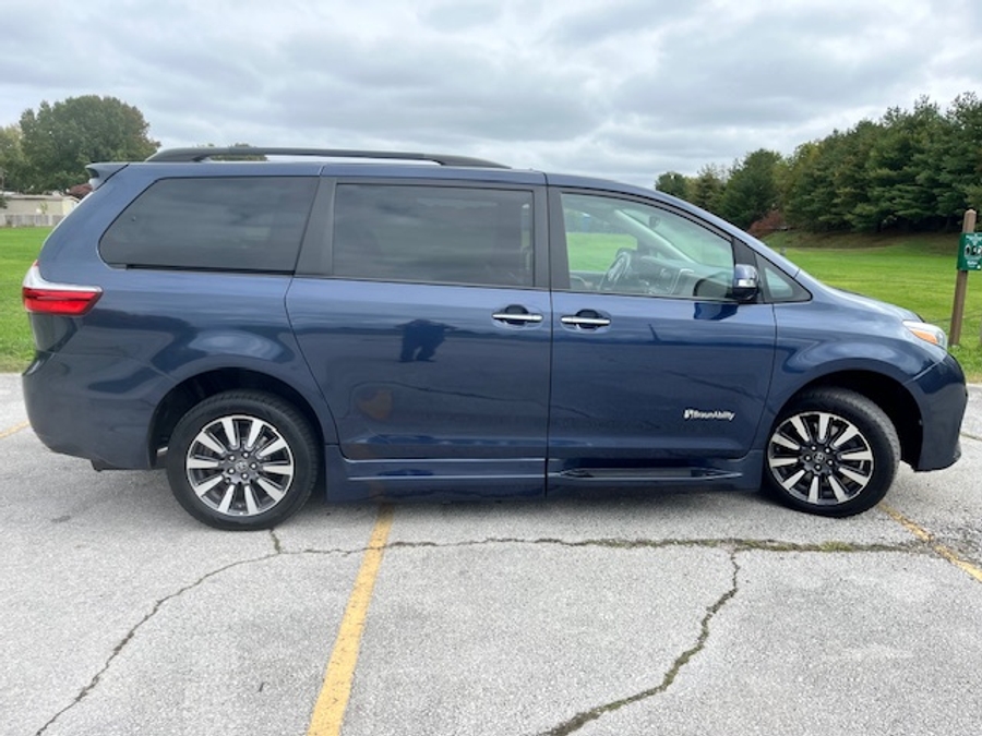 Used 2019 Toyota Sienna Limited - BraunAbility Side Entry Entry In Floor Automatic Ramp