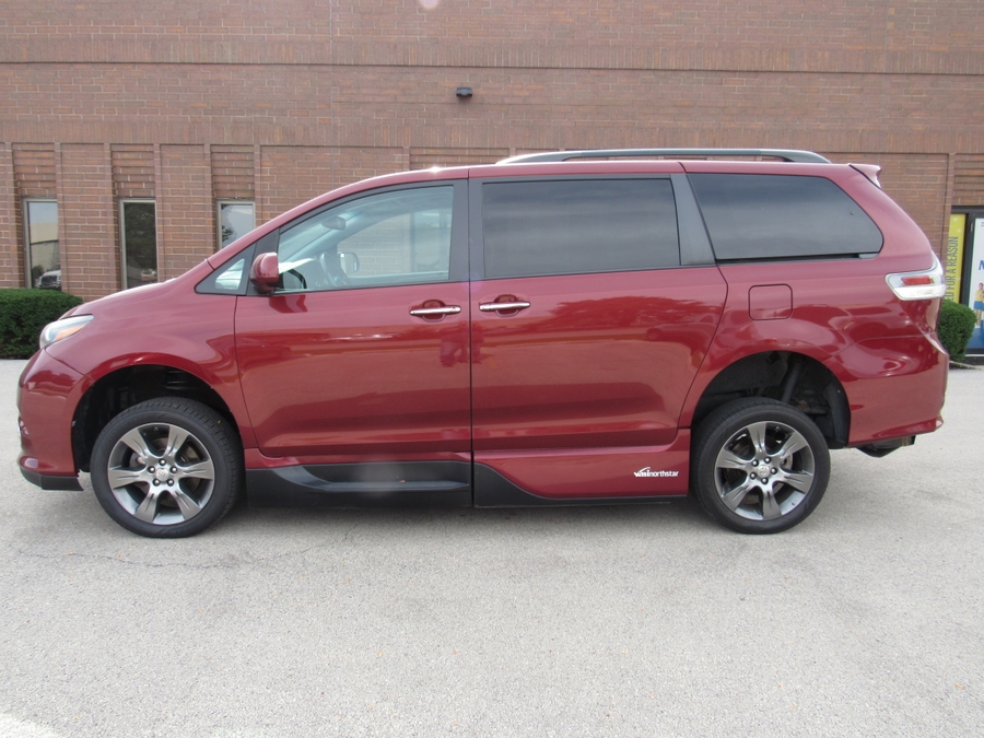 Salsa Red Pearl Toyota Sienna image number 2
