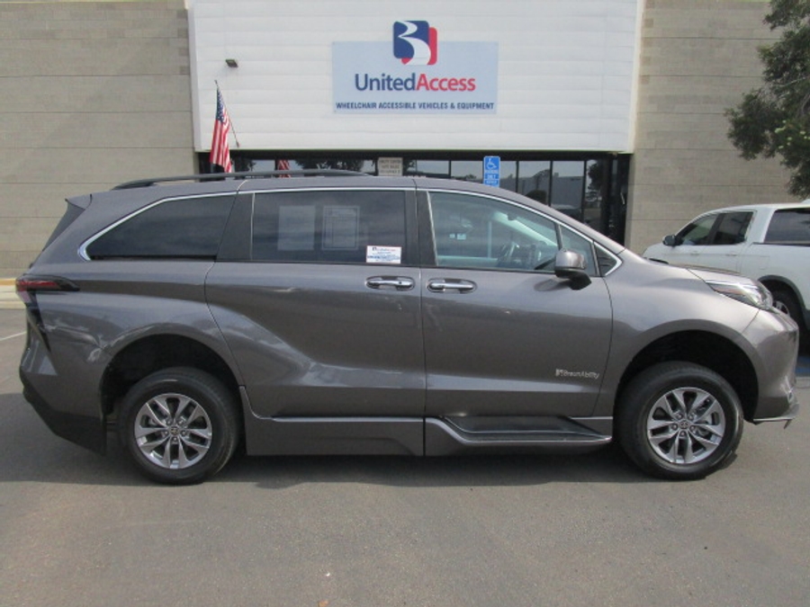 Used 2023 Toyota Sienna Hybrid XLE Base - BraunAbility Side Entry Entry In Floor Automatic Ramp