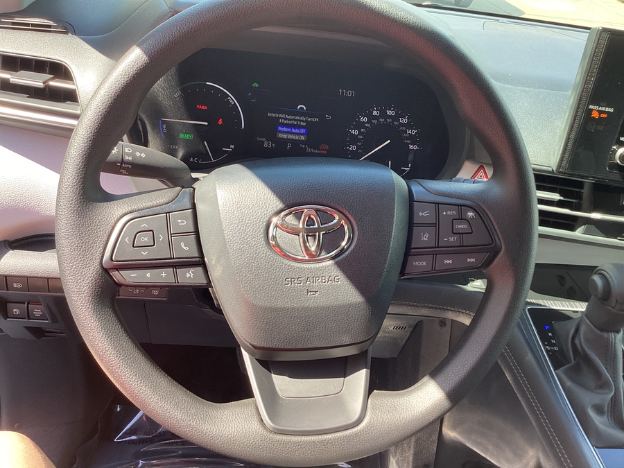 White Toyota Sienna image number 16