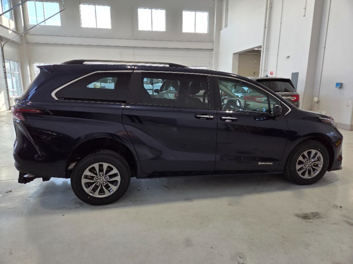 2024 TOYOTA SIENNA - Image 4