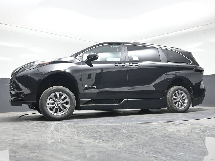 Black Toyota Sienna image number 10