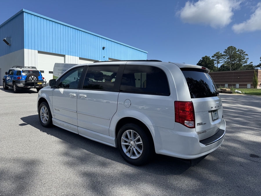 White Dodge Grand Caravan image number 2