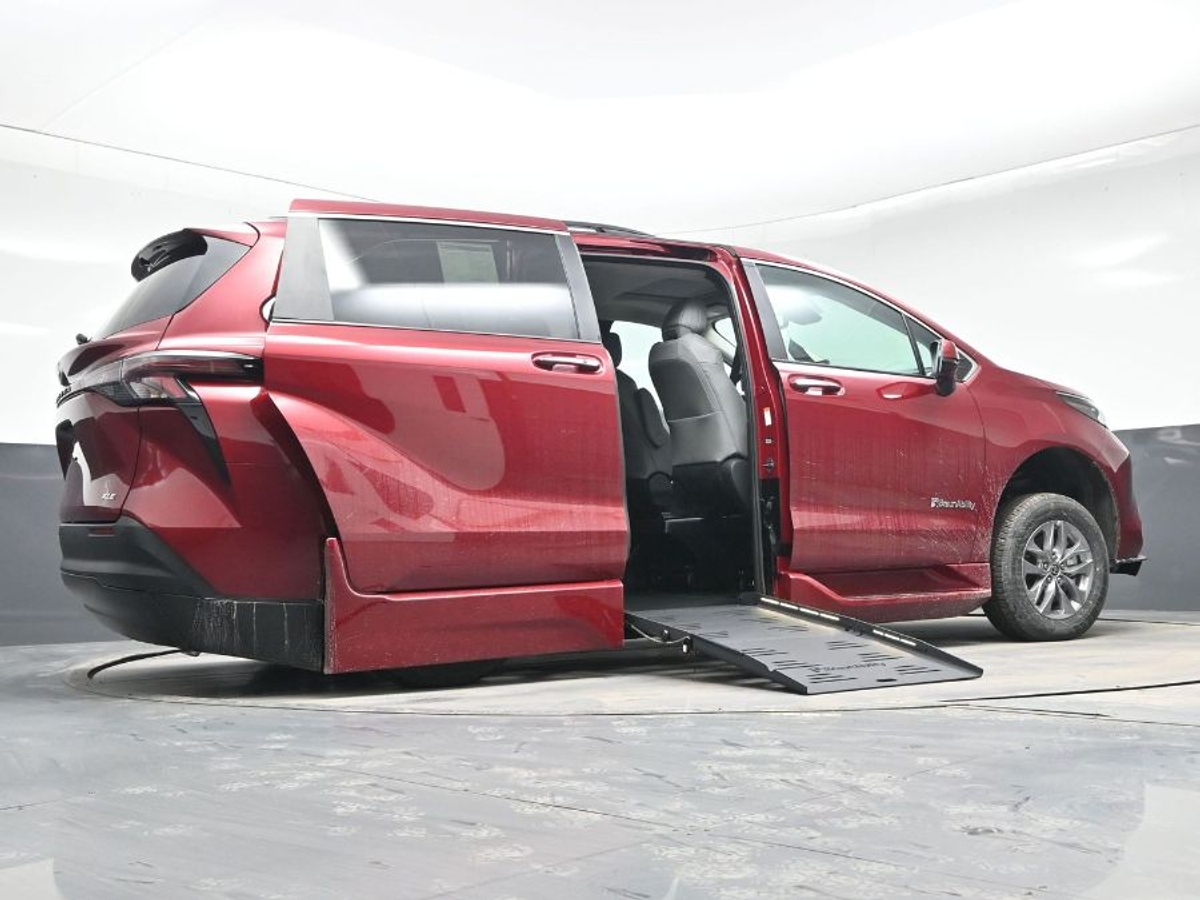 2025 TOYOTA SIENNA - Image 22