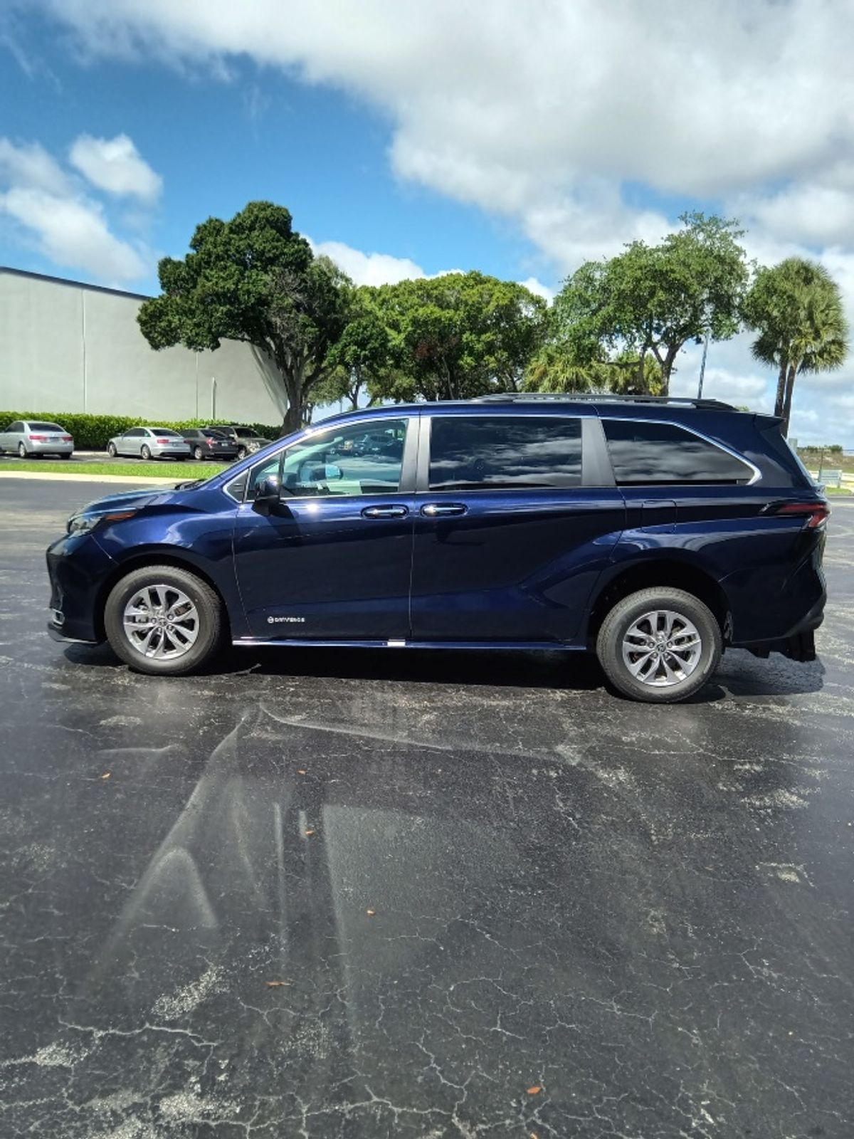 2024 TOYOTA SIENNA - Image 5