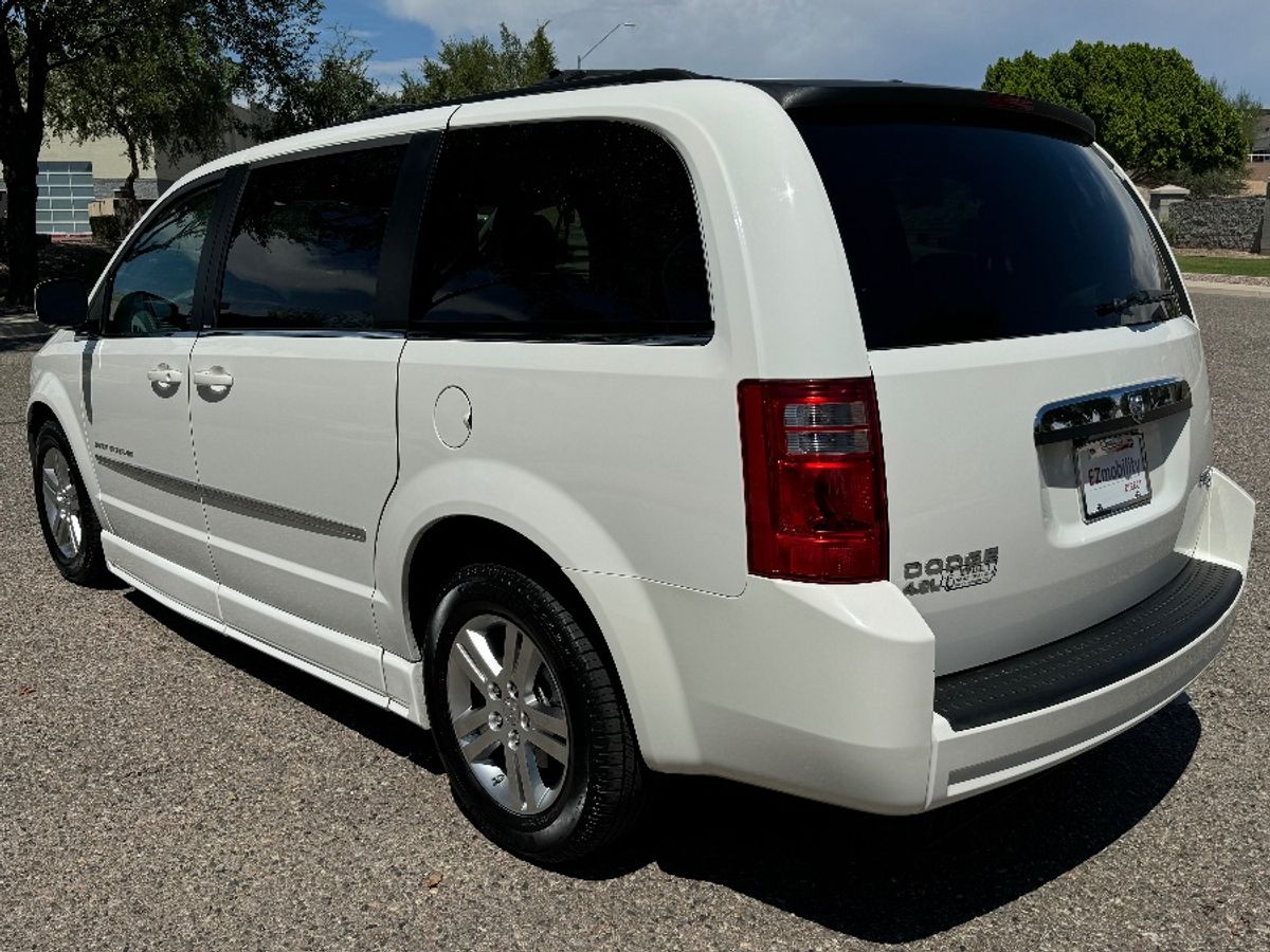 2010 DODGE GRAND CARAVAN - Image 12
