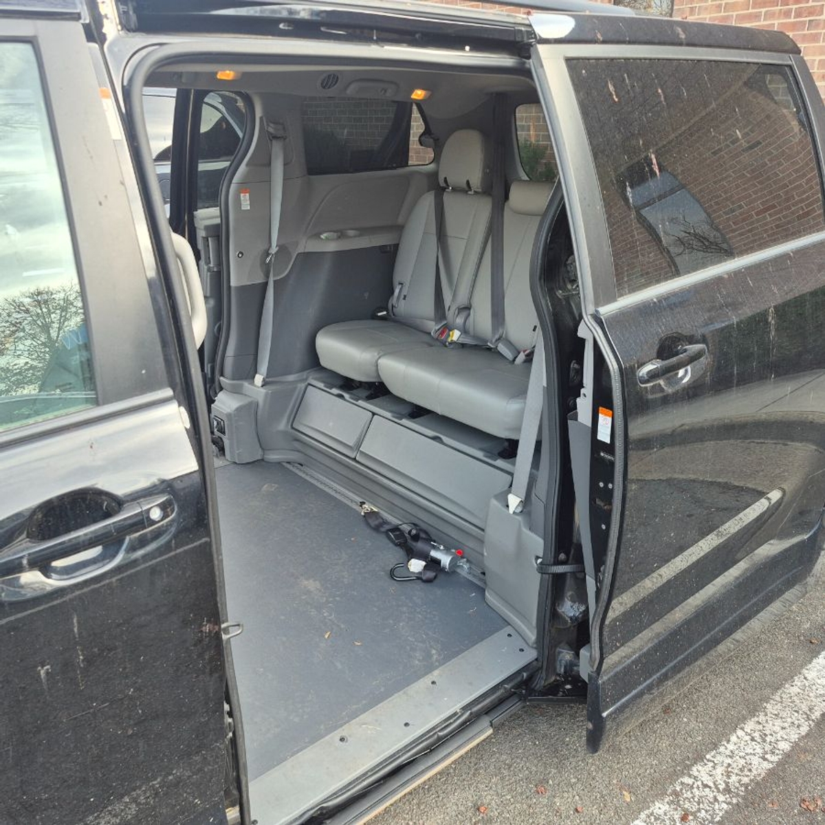 2015 TOYOTA SIENNA - Image 16