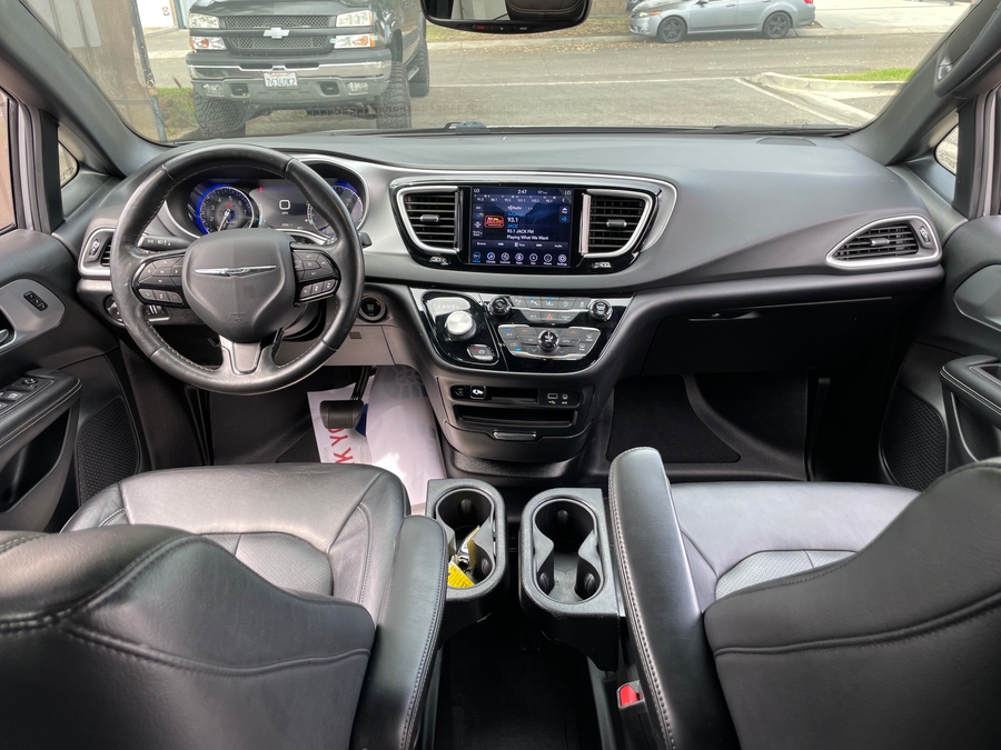 Used 2020 Chrysler Pacifica Touring L - BraunAbility Side Entry In Floor Automatic Ramp