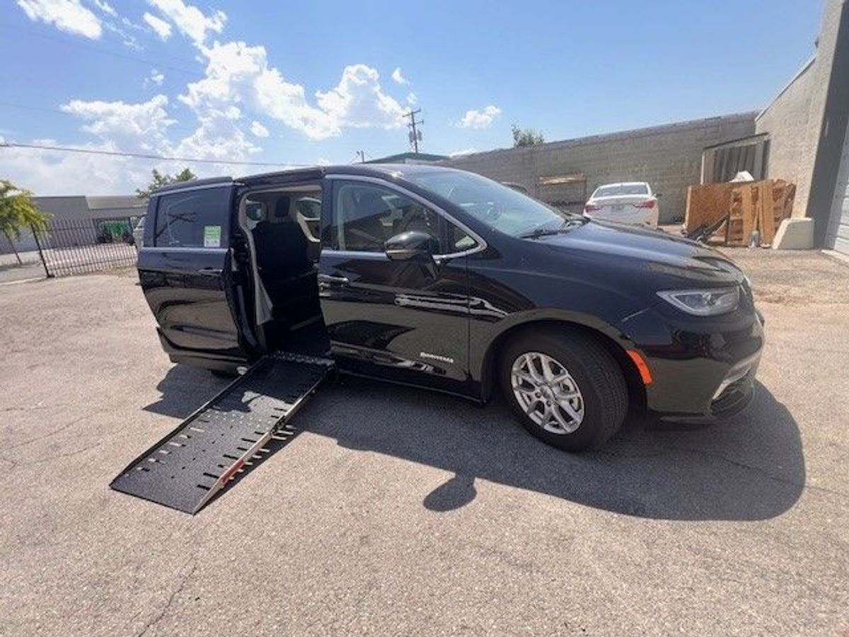 2024 CHRYSLER PACIFICA - Image 7