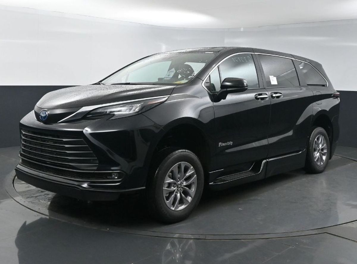 2025 TOYOTA SIENNA - Image 3