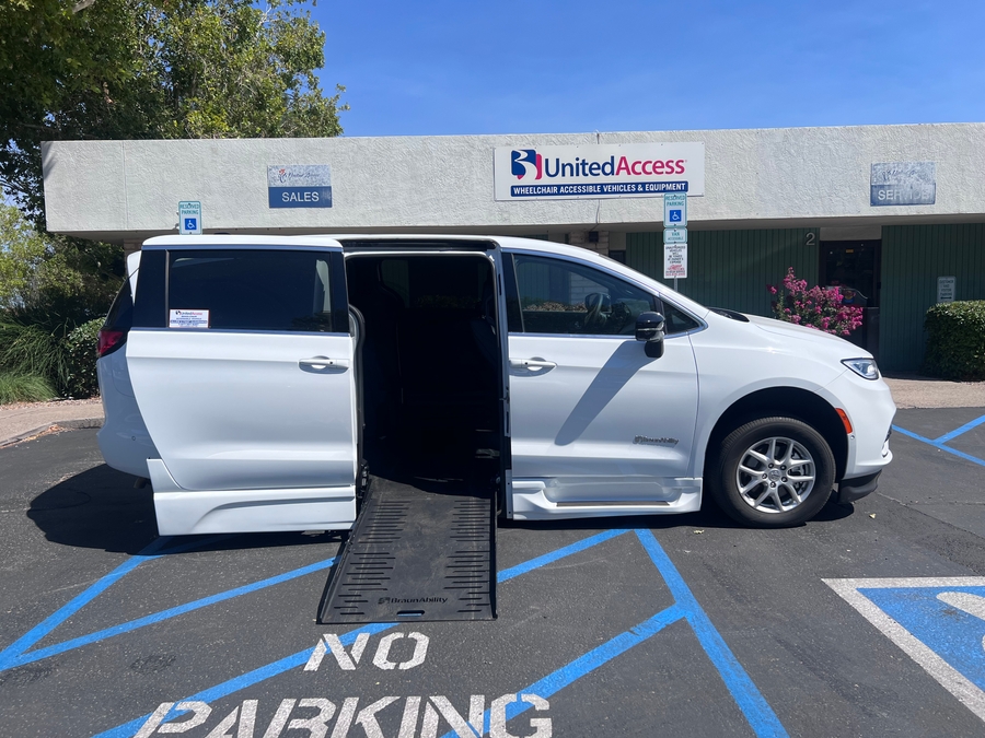 Used 2025 Chrysler Pacifica Select Plus - BraunAbility Side Entry Fold Out Automatic Ramp