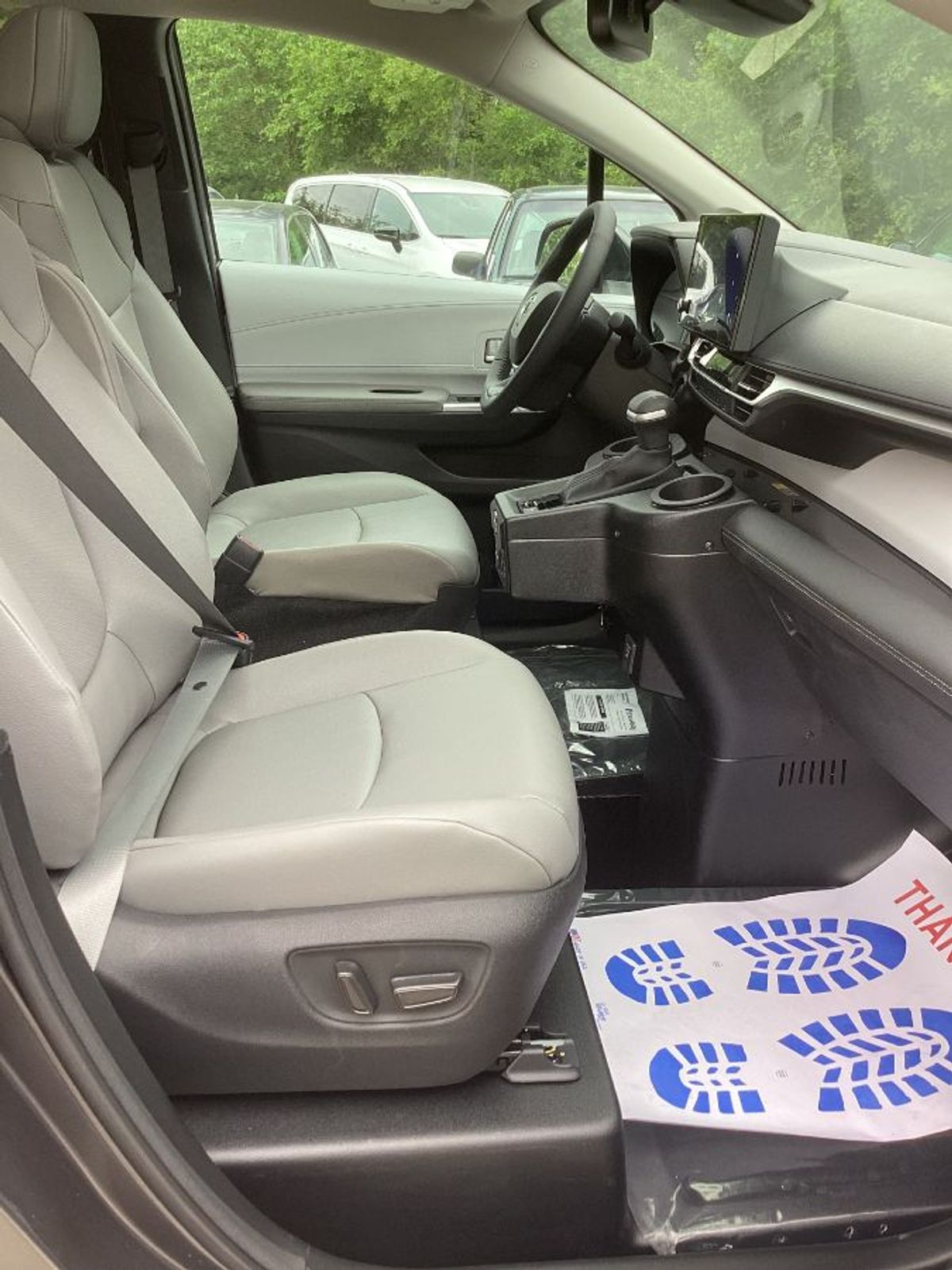 2025 TOYOTA SIENNA - Image 10