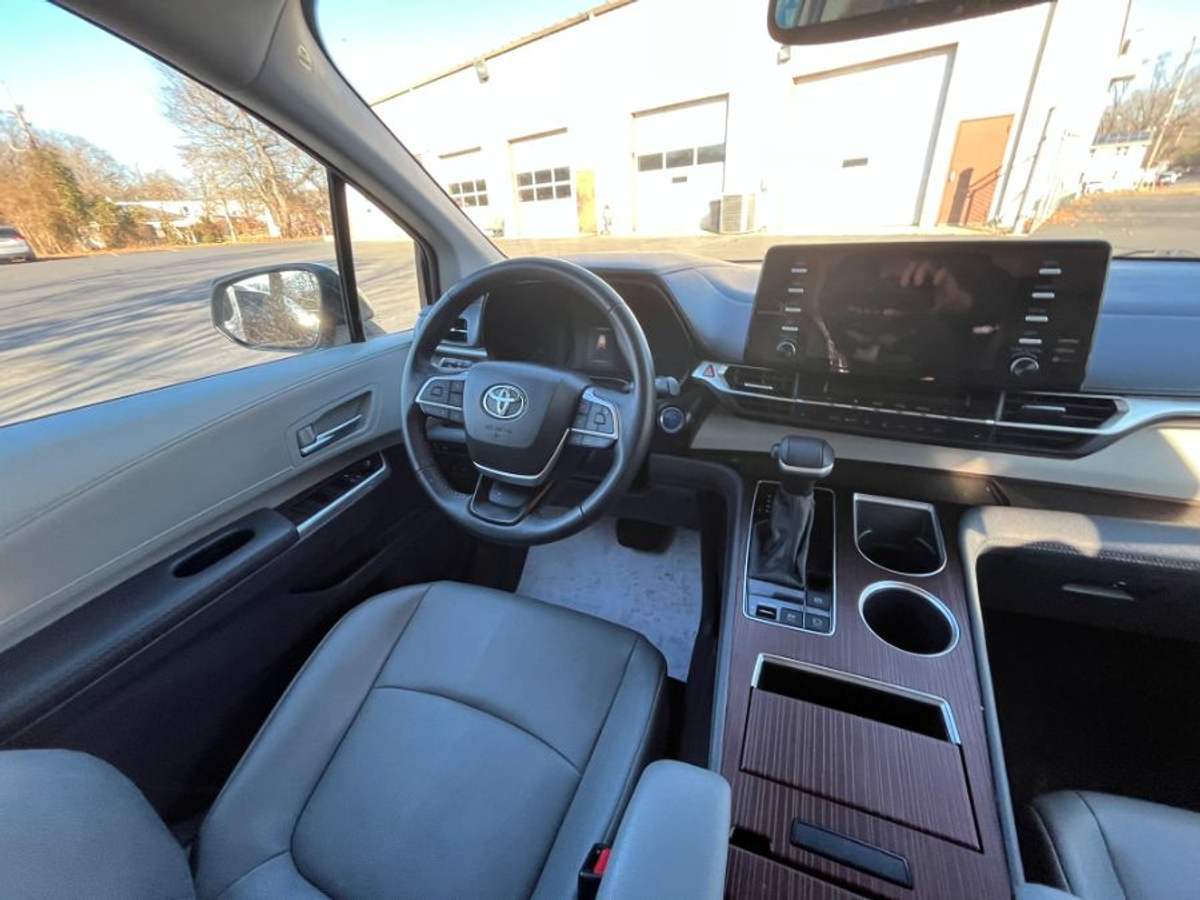 2024 TOYOTA SIENNA - Image 8