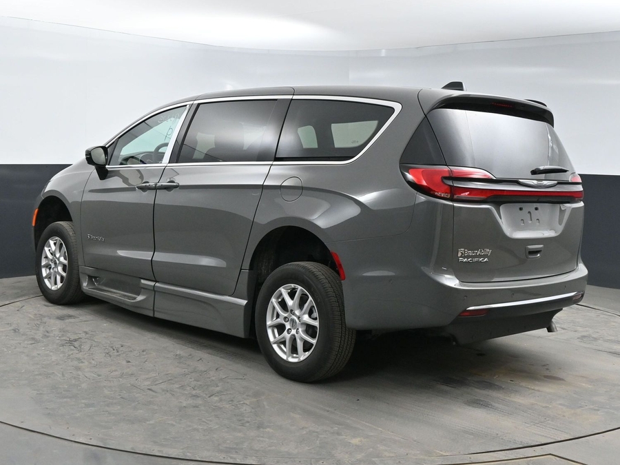 Used 2025 Chrysler Pacifica Select Safety - BraunAbility Side Entry In Floor Automatic Ramp