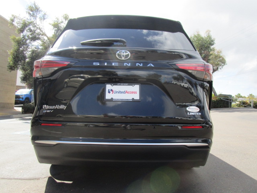 New 2026 Toyota Sienna Hybrid Limited - BraunAbility Side Entry Entry Fold Out Automatic Ramp