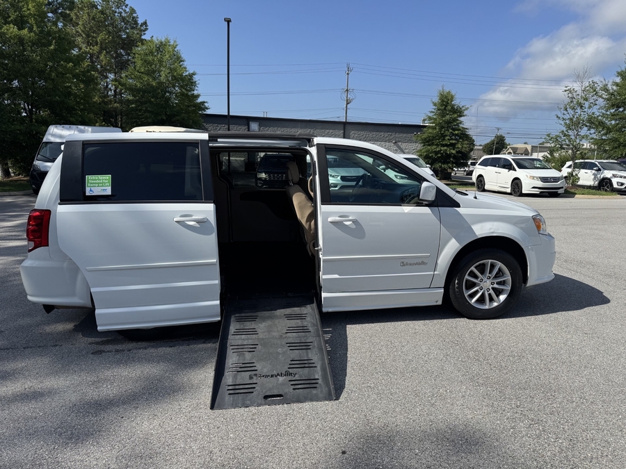 White Dodge Grand Caravan image number 6