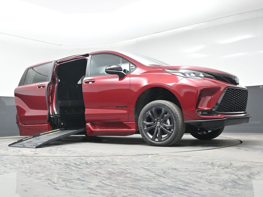 New 2026 Toyota Sienna Hybrid XSE Sport - BraunAbility Side Entry Entry Fold Out Automatic Ramp