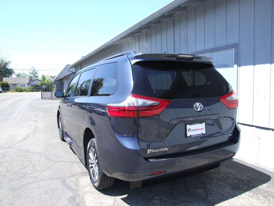 Used 2020 Toyota Sienna XLE Base - BraunAbility Side Entry Entry In Floor Automatic Ramp