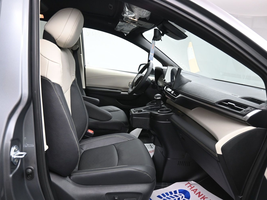 New 2026 Toyota Sienna Hybrid Limited - BraunAbility Side Entry Entry In Floor Automatic Ramp