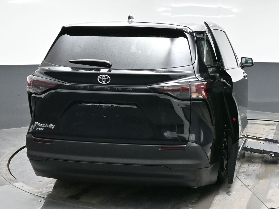 Black Toyota Sienna image number 5