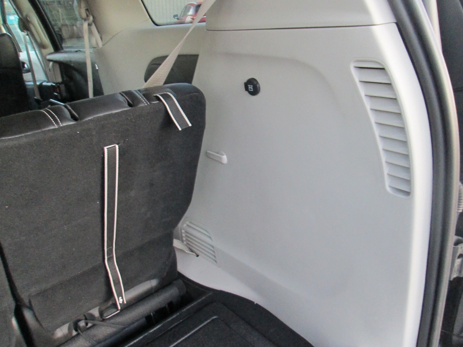 Black Chrysler Pacifica image number 19