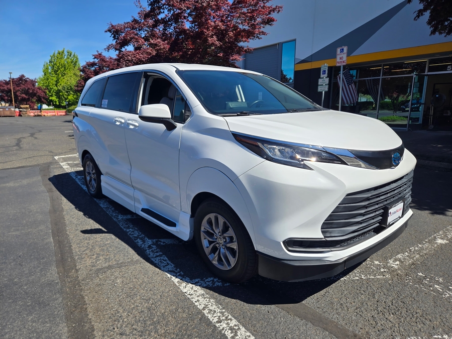 Used 2021 Toyota Sienna Hybrid LE AWD - Vantage Mobility Commercial Side Entry In Floor Manual Ramp