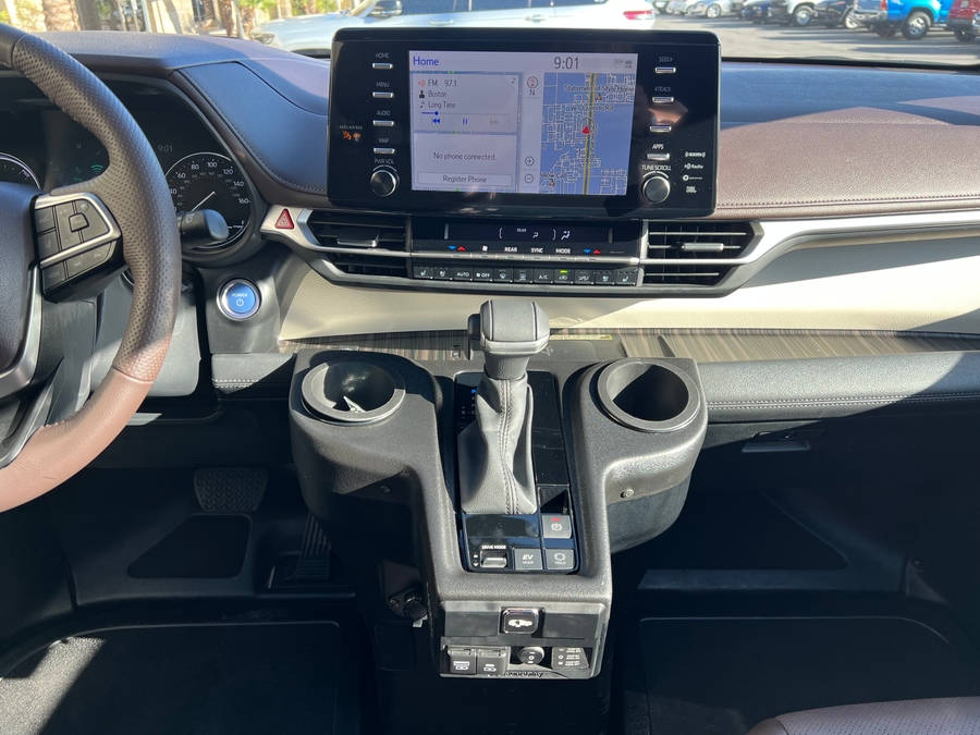 Used 2023 Toyota Sienna Hybrid Platinum Edition - BraunAbility Side Entry Entry In Floor Automatic Ramp