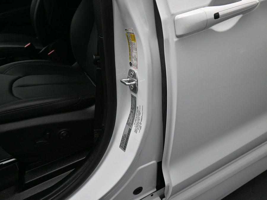 New 2025 Chrysler Pacifica Select Safety - BraunAbility Side Entry Entry Fold Out Automatic Ramp