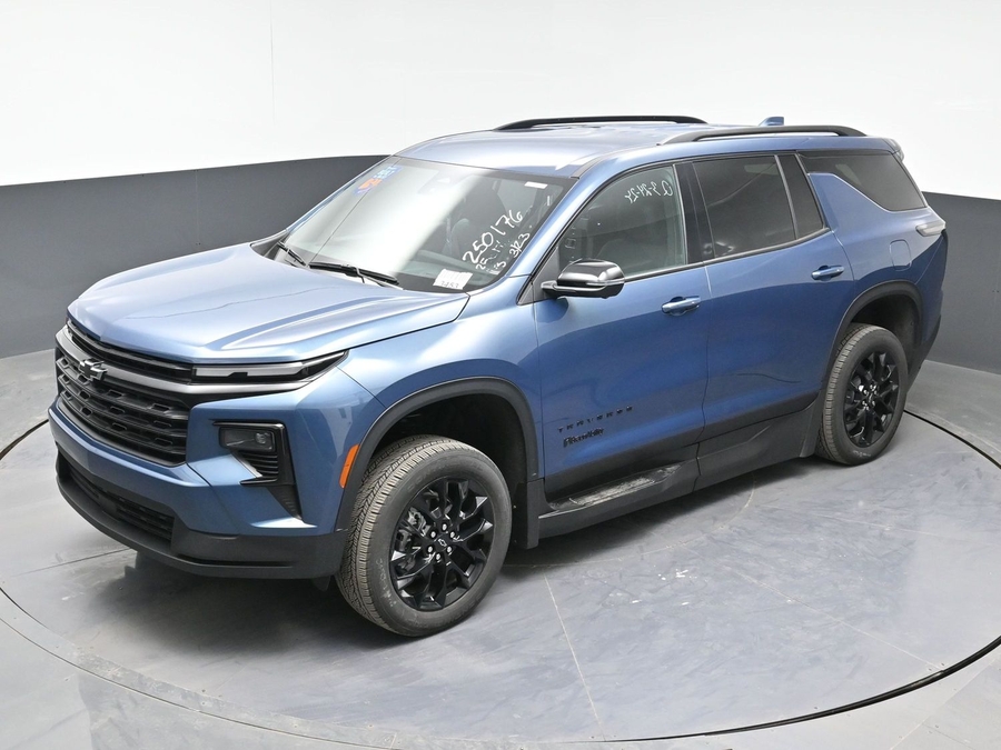 New 2025 Chevrolet Traverse 1LT Midnight - BraunAbility Side Entry Entry In Floor Automatic Ramp