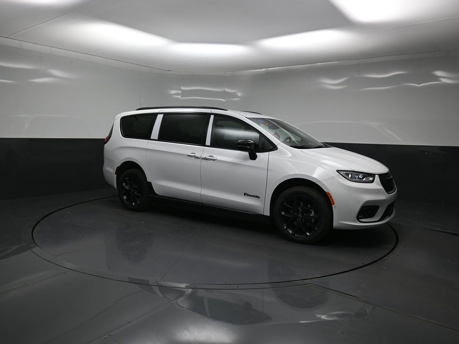 New 2026 Chrysler Pacifica Select Sport - BraunAbility Side Entry Fold Out Manual Ramp