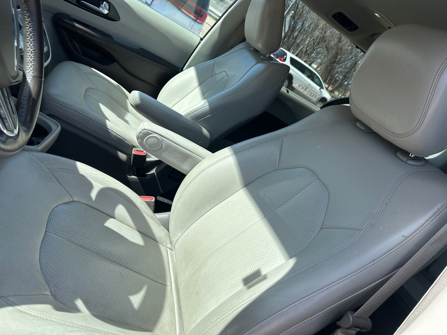 Used 2020 Chrysler Pacifica Touring L - VMI Side Entry Entry In Floor Automatic Ramp