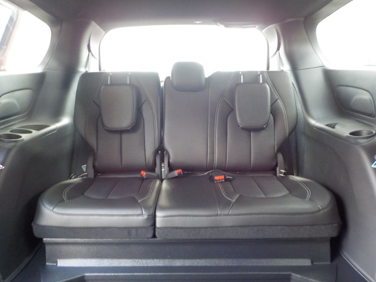 Red Chrysler Pacifica image number 15