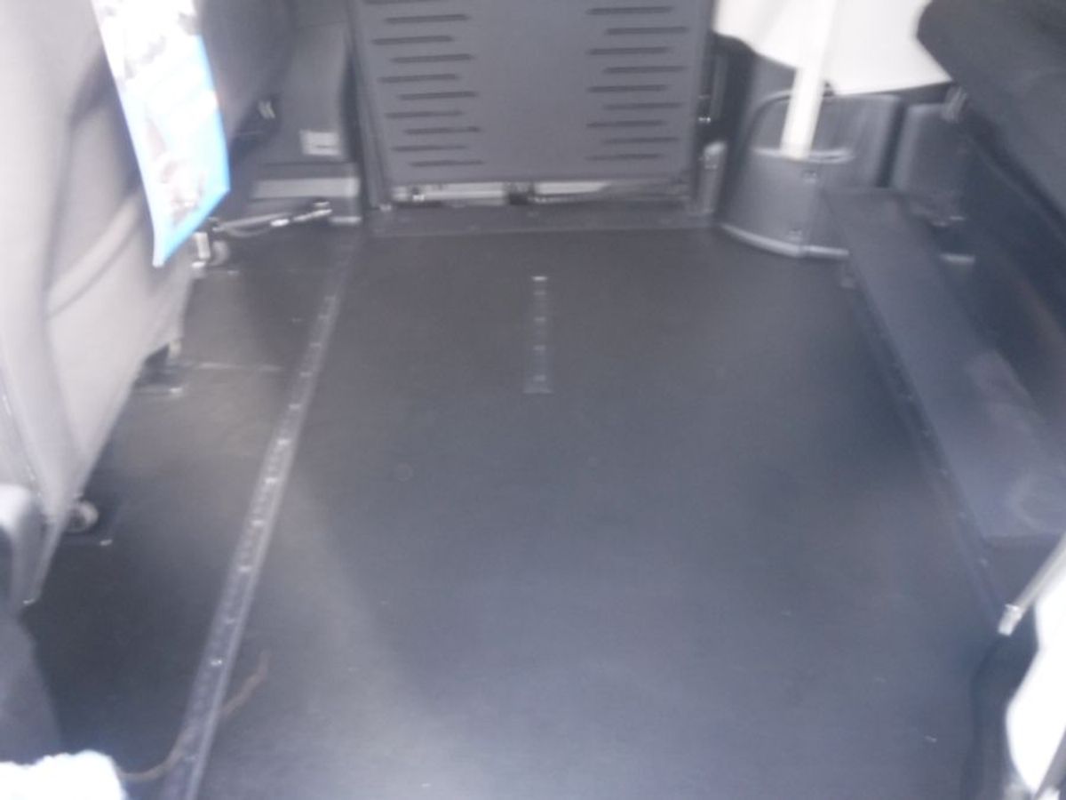 2023 CHRYSLER VOYAGER - Image 18