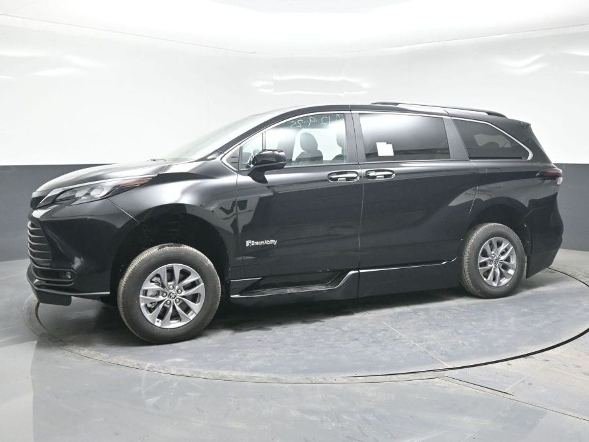 2025 TOYOTA SIENNA - Image 3