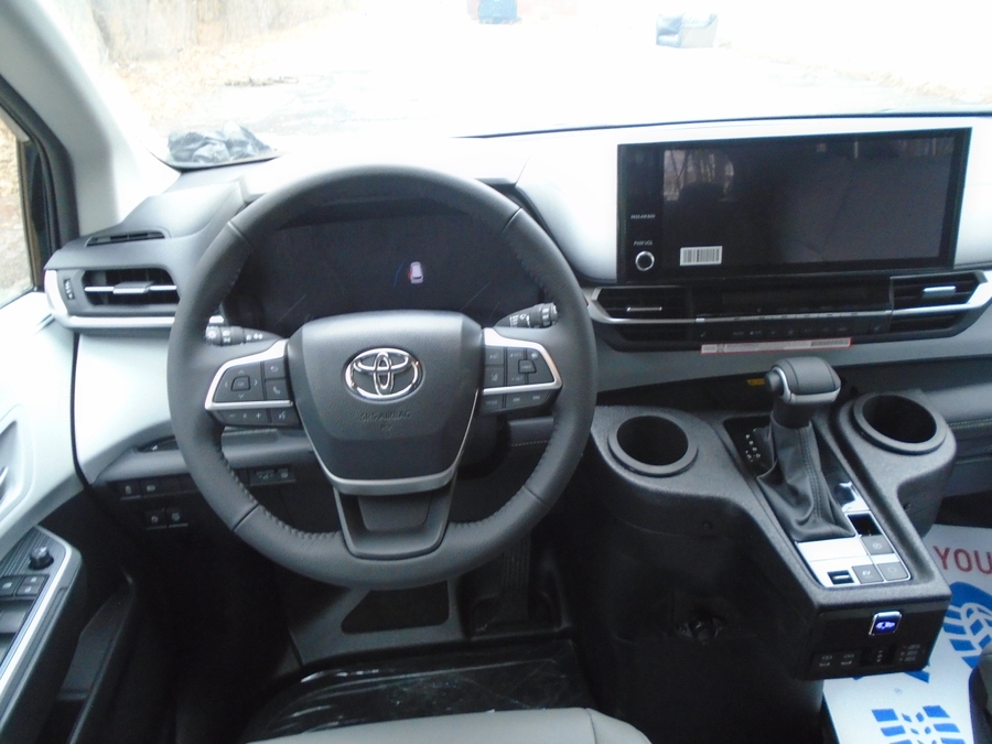 Black Toyota Sienna image number 8