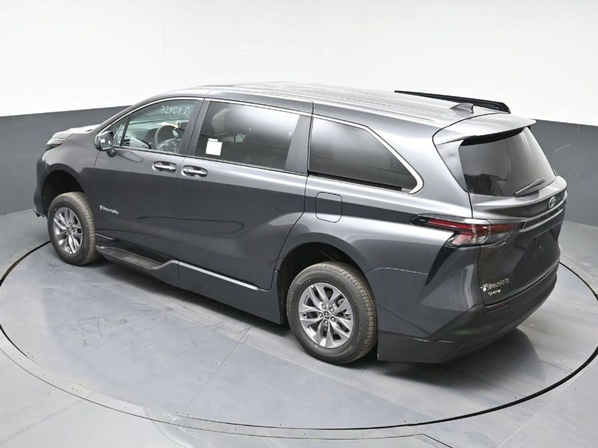 2025 TOYOTA SIENNA - Image 11