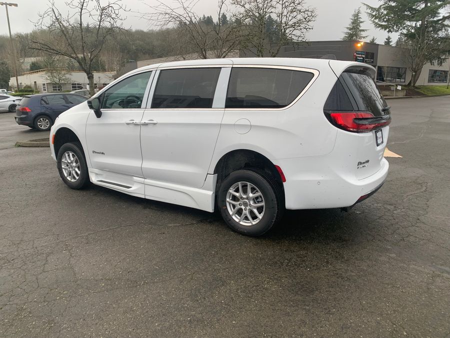 Used 2025 Chrysler Pacifica Select Safety - BraunAbility Side Entry Fold Out Automatic Ramp