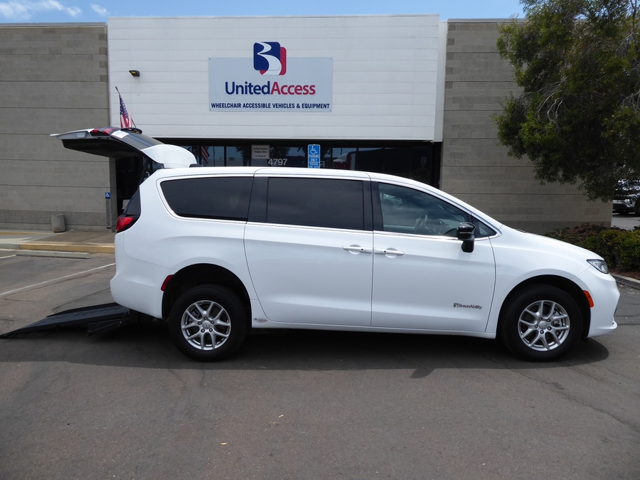 Used 2025 Chrysler Pacifica Select Safety - BraunAbility Rear Entry Fold Out Manual Ramp