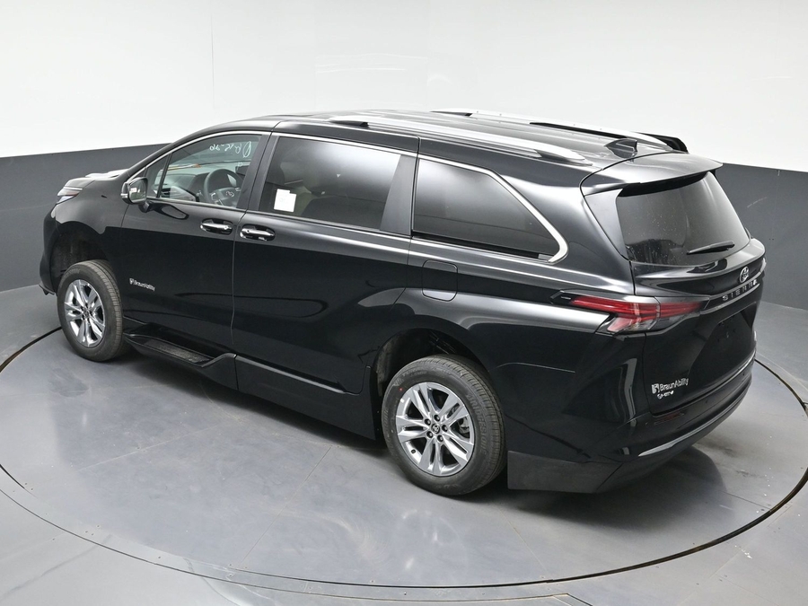 New 2026 Toyota Sienna Hybrid Limited - BraunAbility Side Entry Fold Out Automatic Ramp