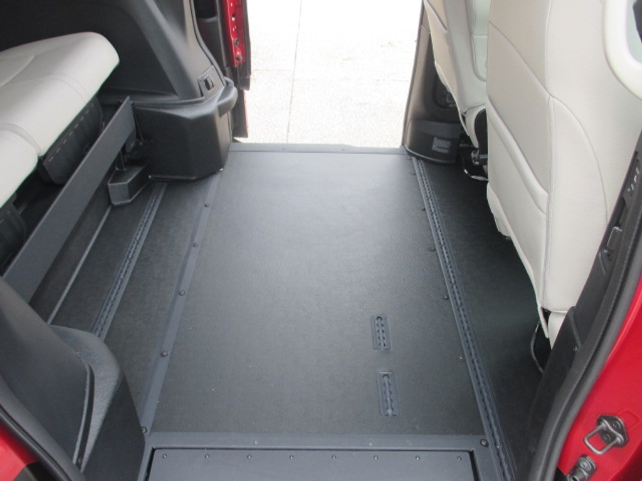 Red Honda Odyssey image number 10