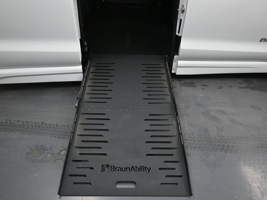 White Chrysler Pacifica image number 8