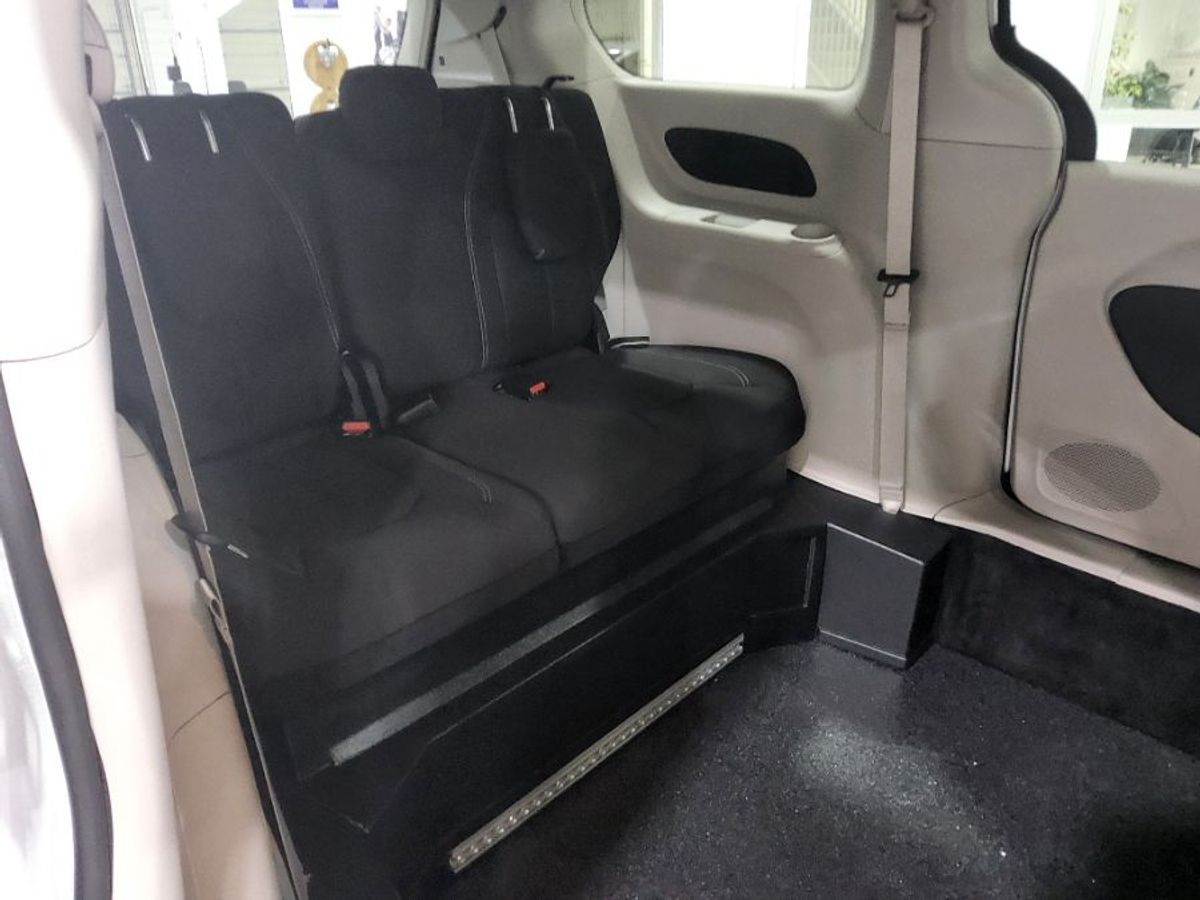 2024 CHRYSLER VOYAGER - Image 17