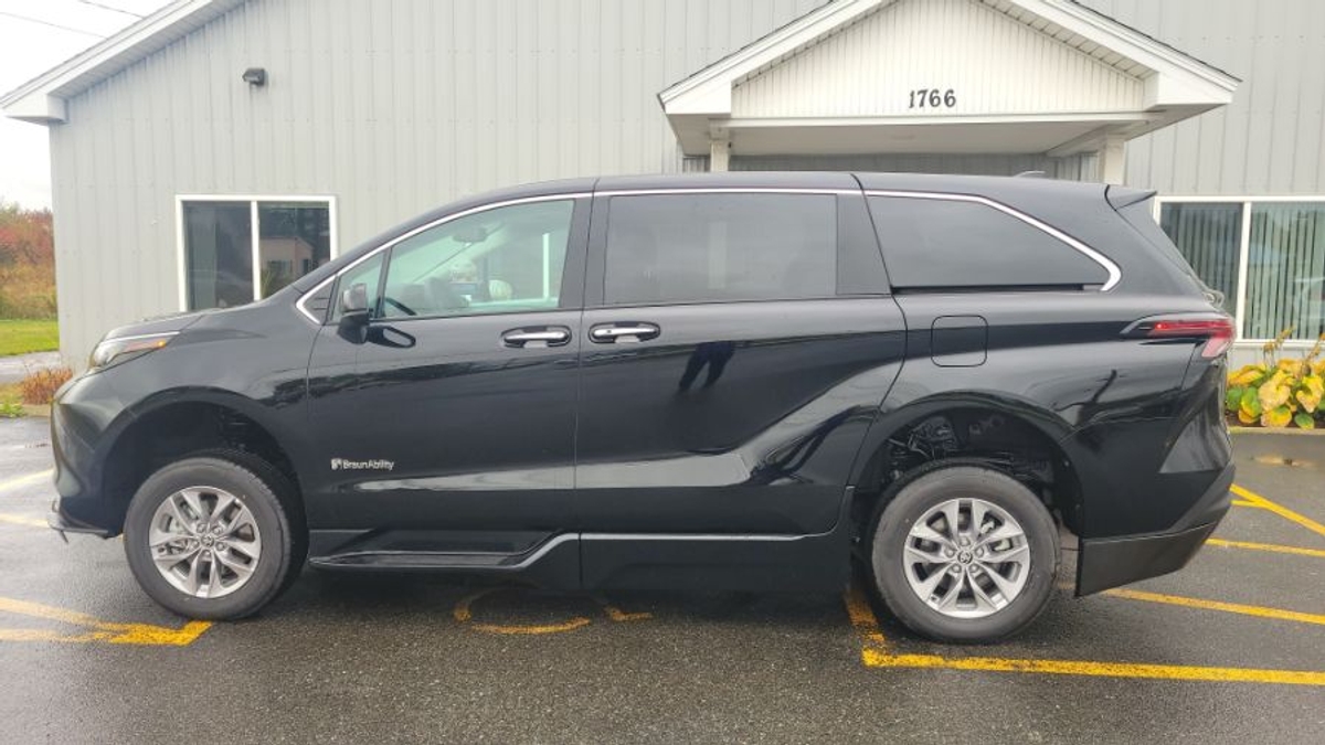 2025 TOYOTA SIENNA - Image 17