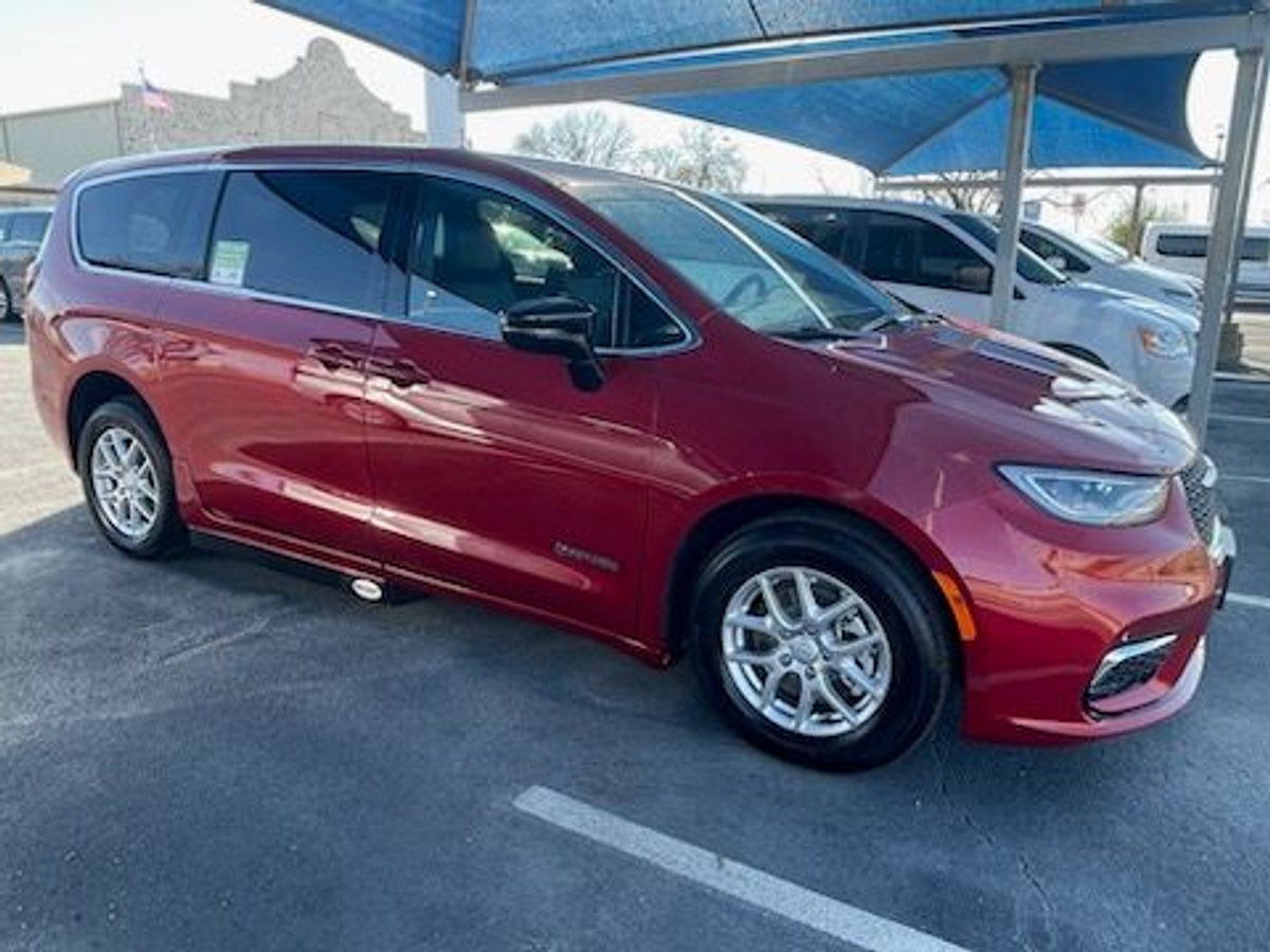 Red Chrysler Pacifica image number 6