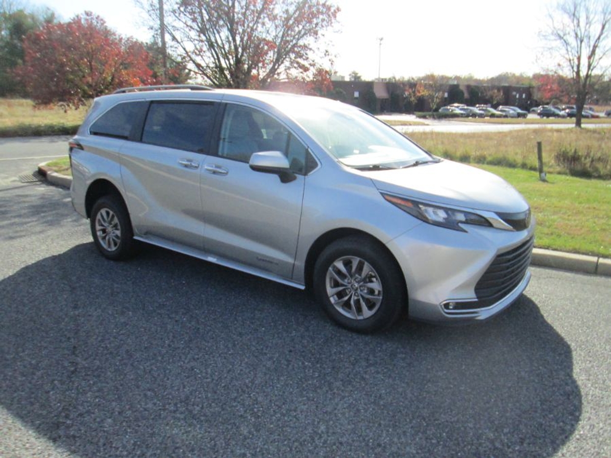 2024 TOYOTA SIENNA - Image 2