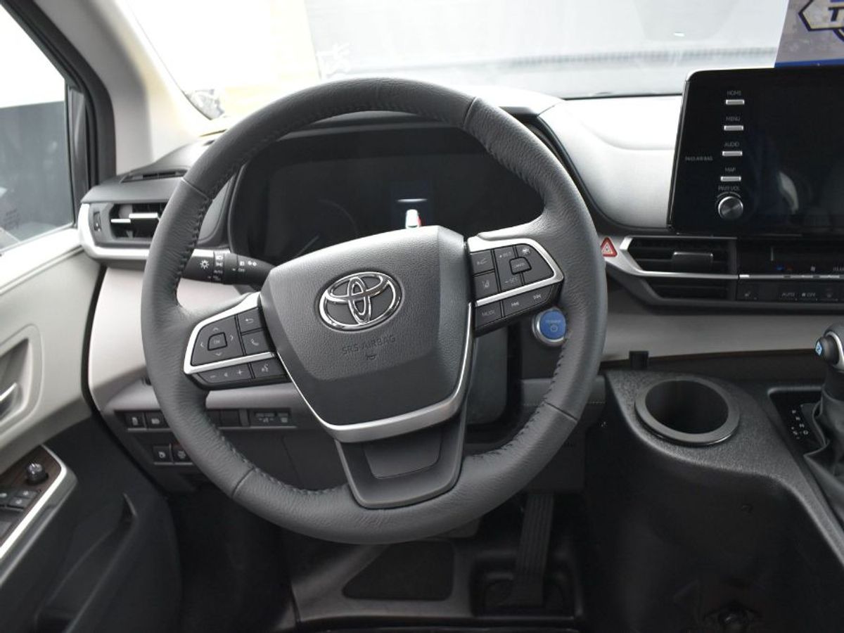 2024 TOYOTA SIENNA - Image 4