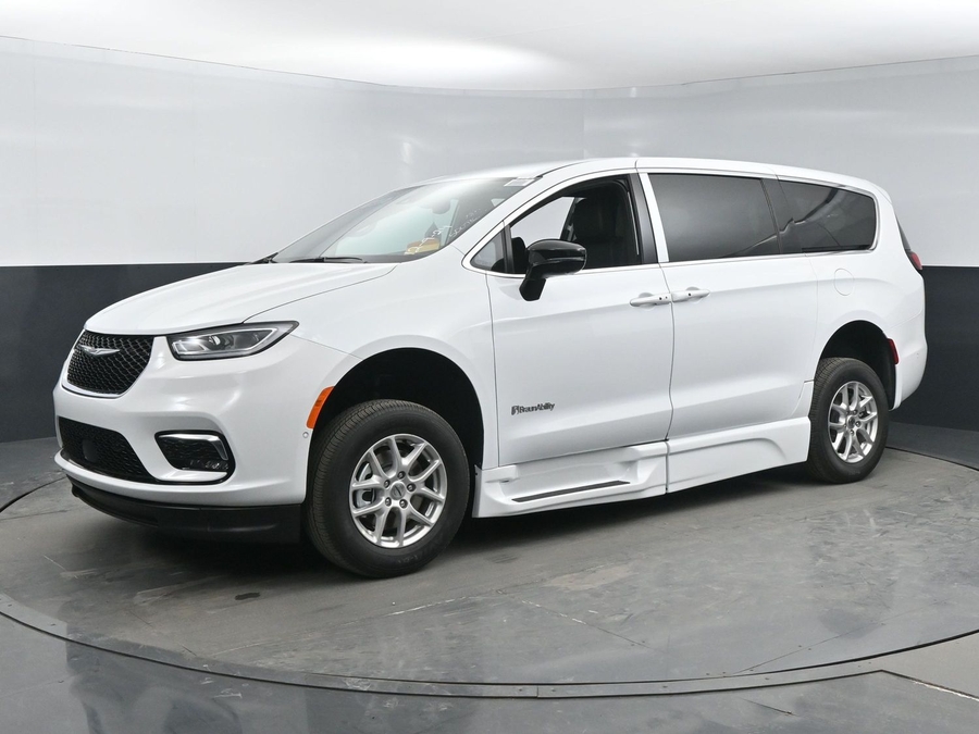 Used 2025 Chrysler Pacifica Select Safety - BraunAbility Side Entry Fold Out Automatic Ramp