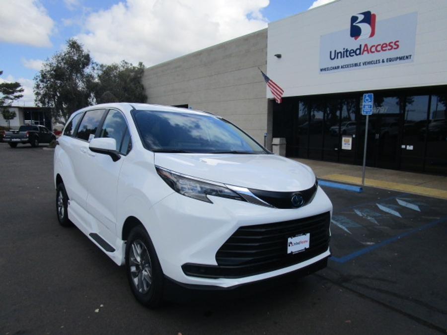 New 2025 Toyota Sienna Hybrid LE AWD w MID ROW - Vantage Mobility Commercial Side Entry Entry In Floor Manual Ramp